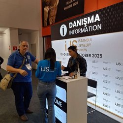 Фотоотчет с осенней выставки Istanbul Jewelry Show 2025: ювелирные изделия и технологии