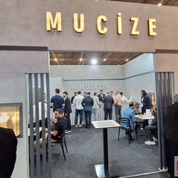 Фотоотчет с весенней выставки Istanbul Jewelry Show 2025: от оборудования до готовых украшений