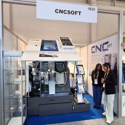 Фотоотчет с весенней выставки Istanbul Jewelry Show 2025: от оборудования до готовых украшений