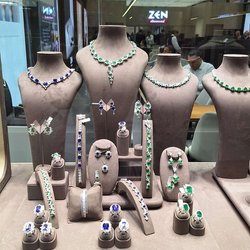 Фотоотчет с весенней выставки Istanbul Jewelry Show 2025: от оборудования до готовых украшений