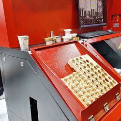 Фотоотчет с весенней выставки Istanbul Jewelry Show 2025: от оборудования до готовых украшений