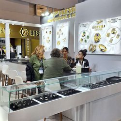 Фотоотчет с весенней выставки Istanbul Jewelry Show 2025: от оборудования до готовых украшений