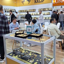 Фотоотчет с весенней выставки Istanbul Jewelry Show 2025: от оборудования до готовых украшений