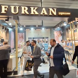 Фотоотчет с весенней выставки Istanbul Jewelry Show 2025: от оборудования до готовых украшений