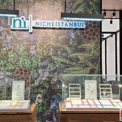Фотоотчет с весенней выставки Istanbul Jewelry Show 2025: от оборудования до готовых украшений