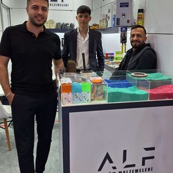 Фотоотчет с весенней выставки Istanbul Jewelry Show 2025: от оборудования до готовых украшений