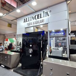 Фотоотчет с весенней выставки Istanbul Jewelry Show 2025: от оборудования до готовых украшений