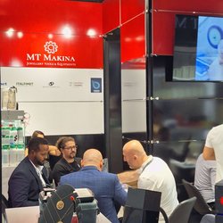 Фотоотчет с осенней выставки Istanbul Jewelry Show 2025: ювелирные изделия и технологии