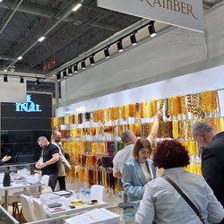 Фотоотчет с весенней выставки Istanbul Jewelry Show 2025: от оборудования до готовых украшений