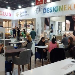 Фотоотчет с осенней выставки Istanbul Jewelry Show 2025: ювелирные изделия и технологии