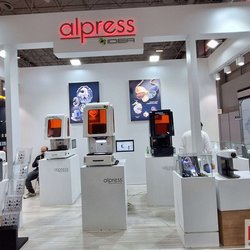 Фотоотчет с весенней выставки Istanbul Jewelry Show 2025: от оборудования до готовых украшений