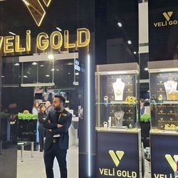 Фотоотчет с весенней выставки Istanbul Jewelry Show 2025: от оборудования до готовых украшений