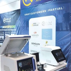 Фотоотчет с весенней выставки Istanbul Jewelry Show 2025: от оборудования до готовых украшений