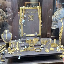 Фотоотчет с весенней выставки Istanbul Jewelry Show 2025: от оборудования до готовых украшений