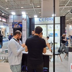 Фотоотчет с весенней выставки Istanbul Jewelry Show 2025: от оборудования до готовых украшений