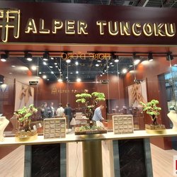 Фотоотчет с весенней выставки Istanbul Jewelry Show 2025: от оборудования до готовых украшений