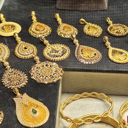 Фотоотчет с весенней выставки Istanbul Jewelry Show 2025: от оборудования до готовых украшений