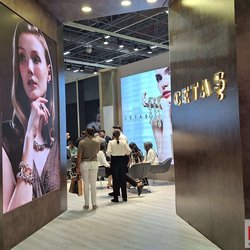 Фотоотчет с весенней выставки Istanbul Jewelry Show 2025: от оборудования до готовых украшений