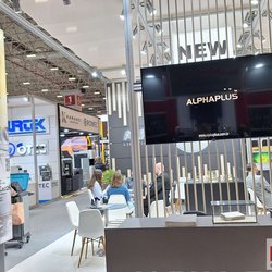 Фотоотчет с весенней выставки Istanbul Jewelry Show 2025: от оборудования до готовых украшений