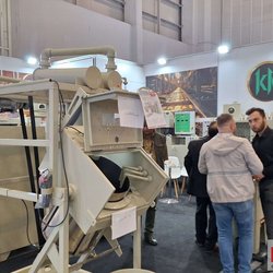 Фотоотчет с весенней выставки Istanbul Jewelry Show 2025: от оборудования до готовых украшений