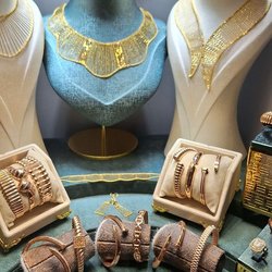 Фотоотчет с весенней выставки Istanbul Jewelry Show 2025: от оборудования до готовых украшений