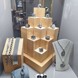 Фотоотчет с осенней выставки Istanbul Jewelry Show 2025: ювелирные изделия и технологии