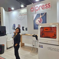 Фотоотчет с осенней выставки Istanbul Jewelry Show 2025: ювелирные изделия и технологии
