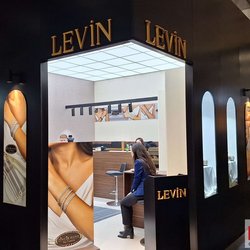 Фотоотчет с весенней выставки Istanbul Jewelry Show 2025: от оборудования до готовых украшений