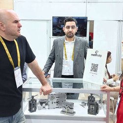 Фотоотчет с весенней выставки Istanbul Jewelry Show 2025: от оборудования до готовых украшений