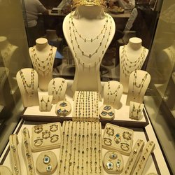 Фотоотчет с осенней выставки Istanbul Jewelry Show 2025: ювелирные изделия и технологии