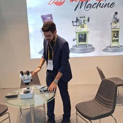 Фотоотчет с весенней выставки Istanbul Jewelry Show 2025: от оборудования до готовых украшений