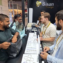 Фотоотчет с осенней выставки Istanbul Jewelry Show 2025: ювелирные изделия и технологии