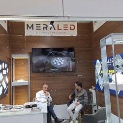 Фотоотчет с весенней выставки Istanbul Jewelry Show 2025: от оборудования до готовых украшений