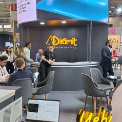 Фотоотчет с весенней выставки Istanbul Jewelry Show 2025: от оборудования до готовых украшений
