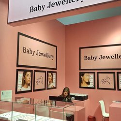 Фотоотчет с весенней выставки Istanbul Jewelry Show 2025: от оборудования до готовых украшений