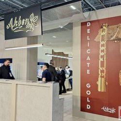 Фотоотчет с весенней выставки Istanbul Jewelry Show 2025: от оборудования до готовых украшений
