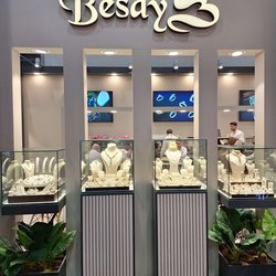 Фотоотчет с осенней выставки Istanbul Jewelry Show 2025: ювелирные изделия и технологии