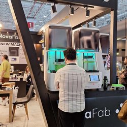 Фотоотчет с весенней выставки Istanbul Jewelry Show 2025: от оборудования до готовых украшений