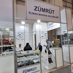Фотоотчет с весенней выставки Istanbul Jewelry Show 2025: от оборудования до готовых украшений