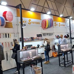Фотоотчет с весенней выставки Istanbul Jewelry Show 2025: от оборудования до готовых украшений