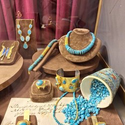 Фотоотчет с осенней выставки Istanbul Jewelry Show 2025: ювелирные изделия и технологии