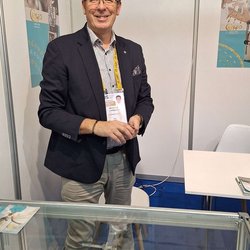 Фотоотчет с весенней выставки Istanbul Jewelry Show 2025: от оборудования до готовых украшений