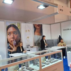 Фотоотчет с весенней выставки Istanbul Jewelry Show 2025: от оборудования до готовых украшений