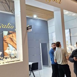 Фотоотчет с весенней выставки Istanbul Jewelry Show 2025: от оборудования до готовых украшений