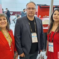 Фотоотчет с весенней выставки Istanbul Jewelry Show 2025: от оборудования до готовых украшений