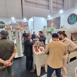 Фотоотчет с весенней выставки Istanbul Jewelry Show 2025: от оборудования до готовых украшений