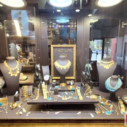 Фотоотчет с весенней выставки Istanbul Jewelry Show 2025: от оборудования до готовых украшений