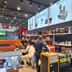Фотоотчет с осенней выставки Istanbul Jewelry Show 2025: ювелирные изделия и технологии