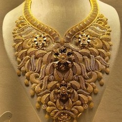 Фотоотчет с весенней выставки Istanbul Jewelry Show 2025: от оборудования до готовых украшений