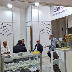 Фотоотчет с весенней выставки Istanbul Jewelry Show 2025: от оборудования до готовых украшений